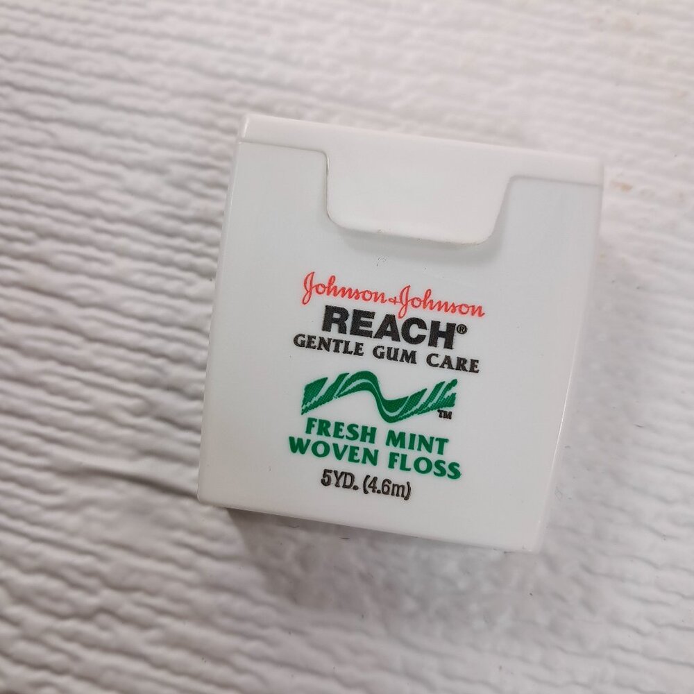Johnson & Johnson Reach Dental Floss Fresh Mint Woven Floss gentle‎ gum care